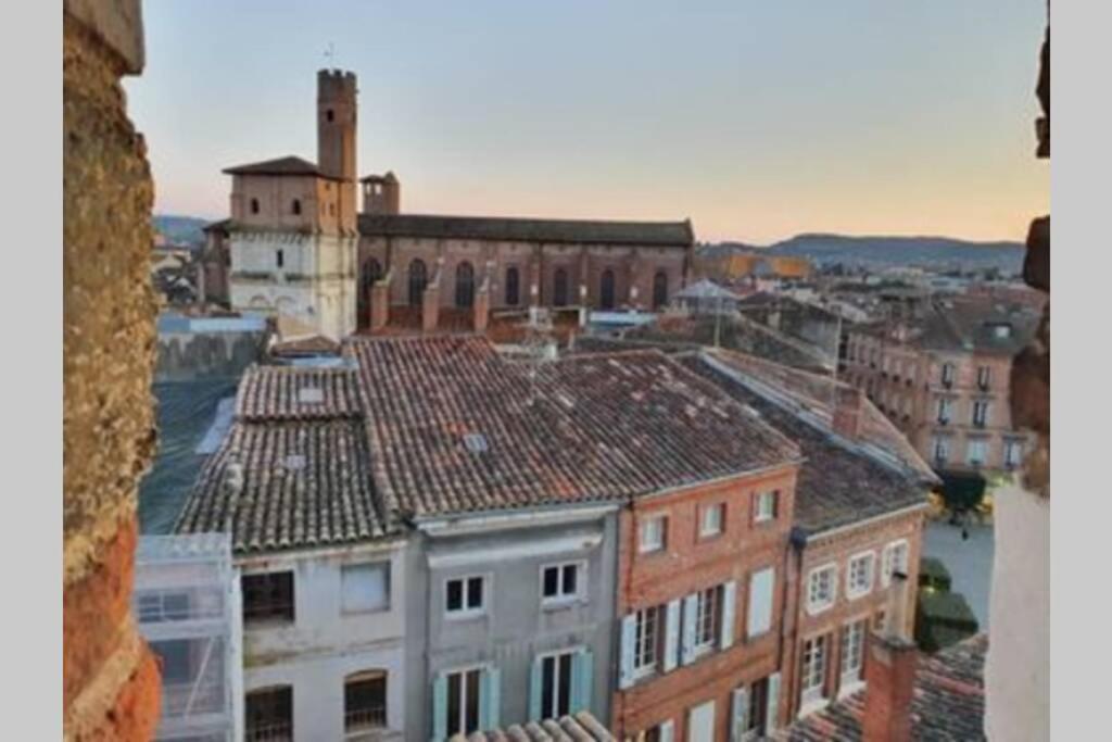 Appartement Exceptionnel 4 Etoiles Hyper Centre Albi 65 M2 Au 4Eme Etage Sans Ascenseur Avec Une Tour Du 12Eme Siecle Екстериор снимка