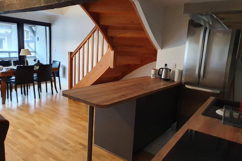 Appartement Exceptionnel 4 Etoiles Hyper Centre Albi 65 M2 Au 4Eme Etage Sans Ascenseur Avec Une Tour Du 12Eme Siecle Екстериор снимка